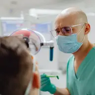 Care este cea mai de încredere clinică dentară din București?
