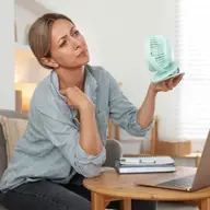 Cum să faci față simptomelor menopauzei și să îți menții echilibrul în viața de zi cu zi