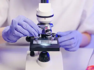Te simți epuizat? Verifică-ți rezervele de fier și echilibrul electroliților, la Clinica Sante