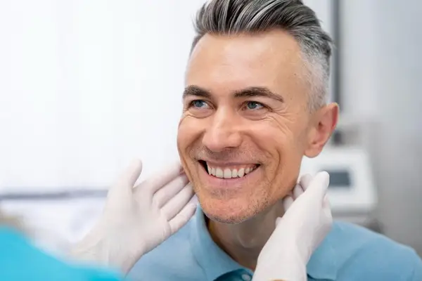 Ce trebuie să știți despre complicațiile și riscurile implanturilor dentare