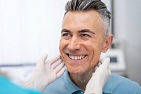 Ce trebuie să știți despre complicațiile și riscurile implanturilor dentare
