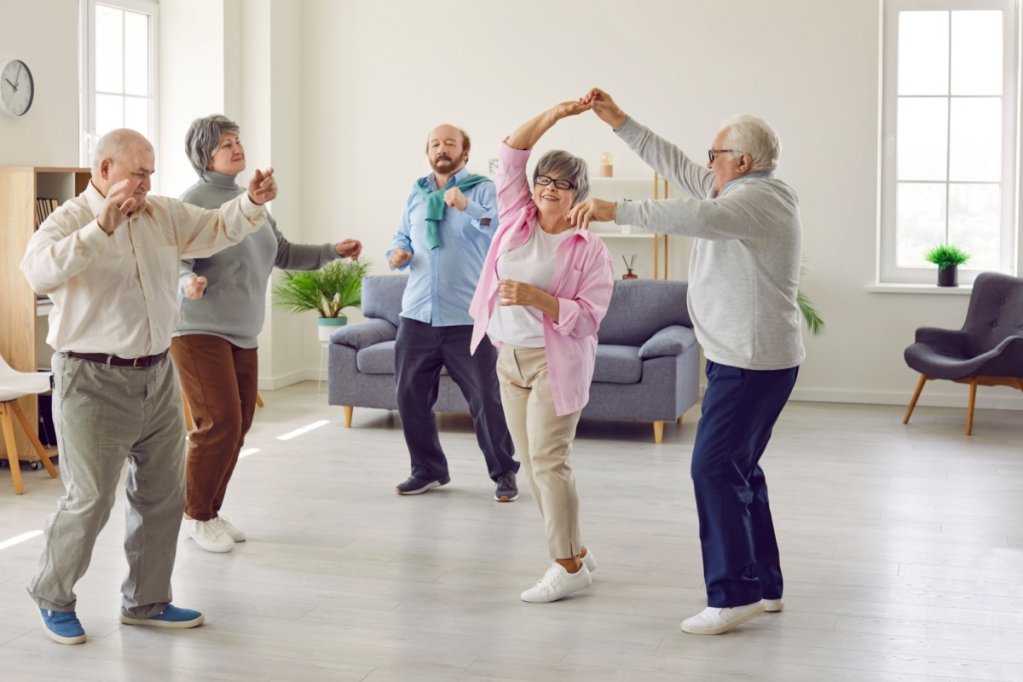 Activități și programe pentru seniori oferite de centrul Affinity Life Care