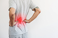 Hernia de disc și discopatia lombară: diferențe, simptome și opțiuni de tratament