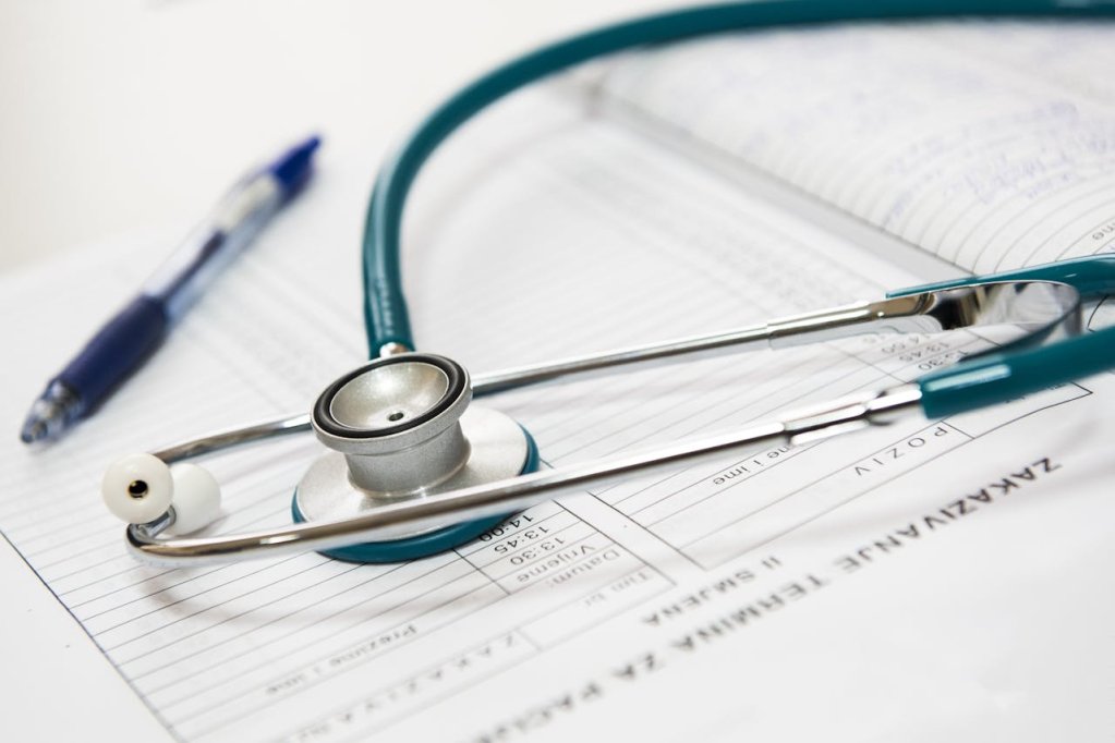 Tratamente proctologice fără durere și fără spitalizare: ce opțiuni ai