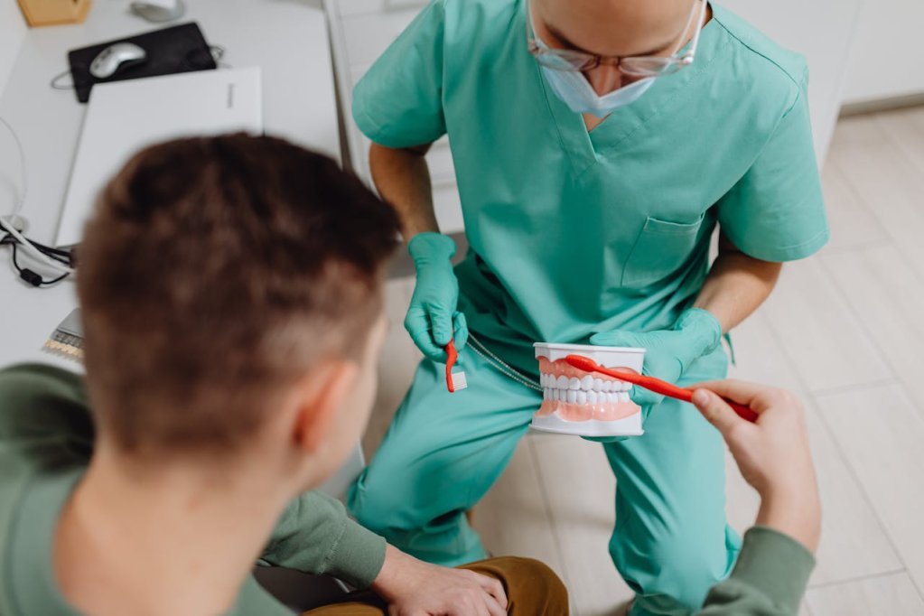 Ce se întâmplă când gingiile se retrag și cum poate fi afectată lucrarea dentară